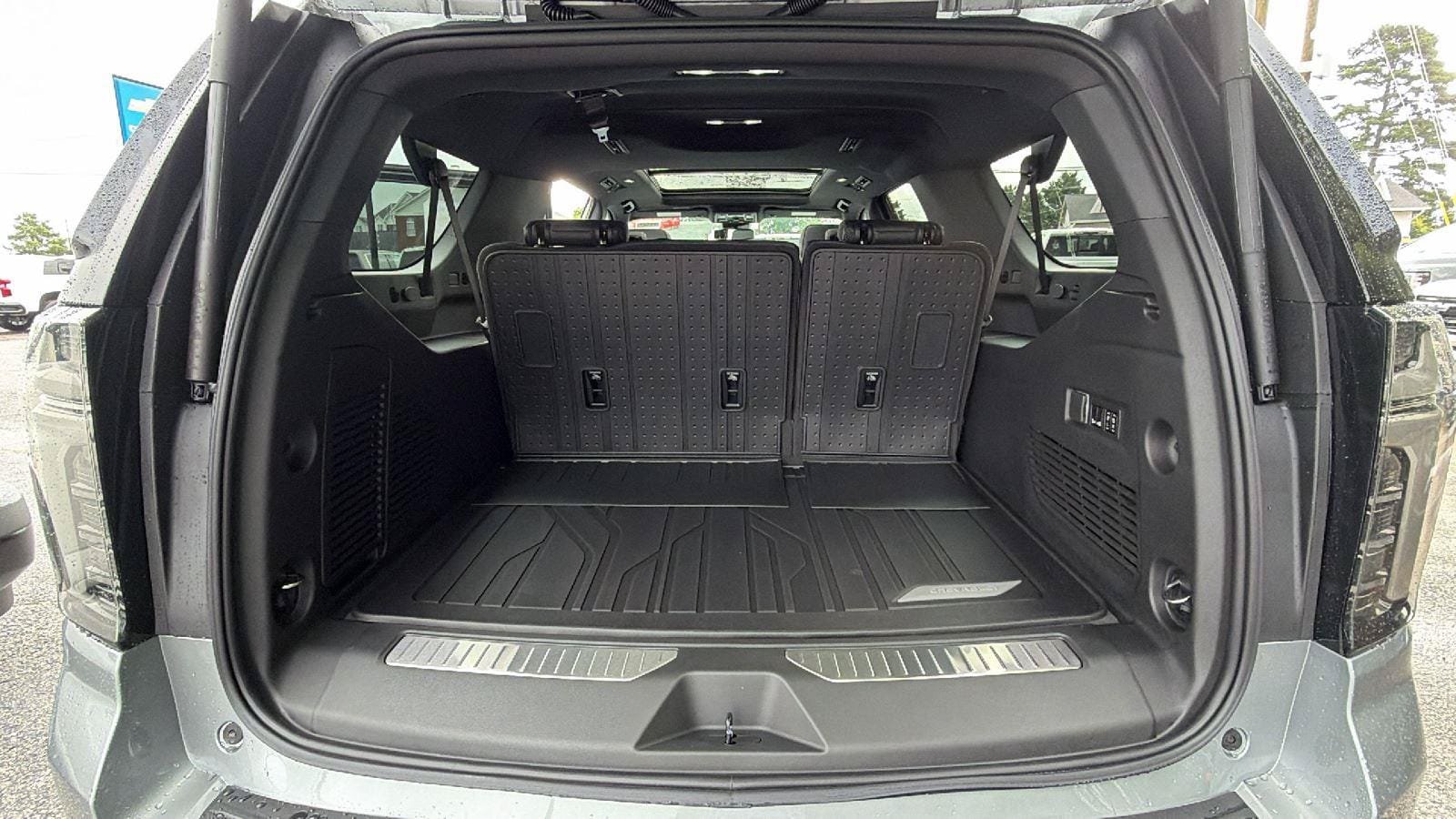 New 2026 Chevrolet Suburban RST w/ Comfort Package AWD/4WD image 14