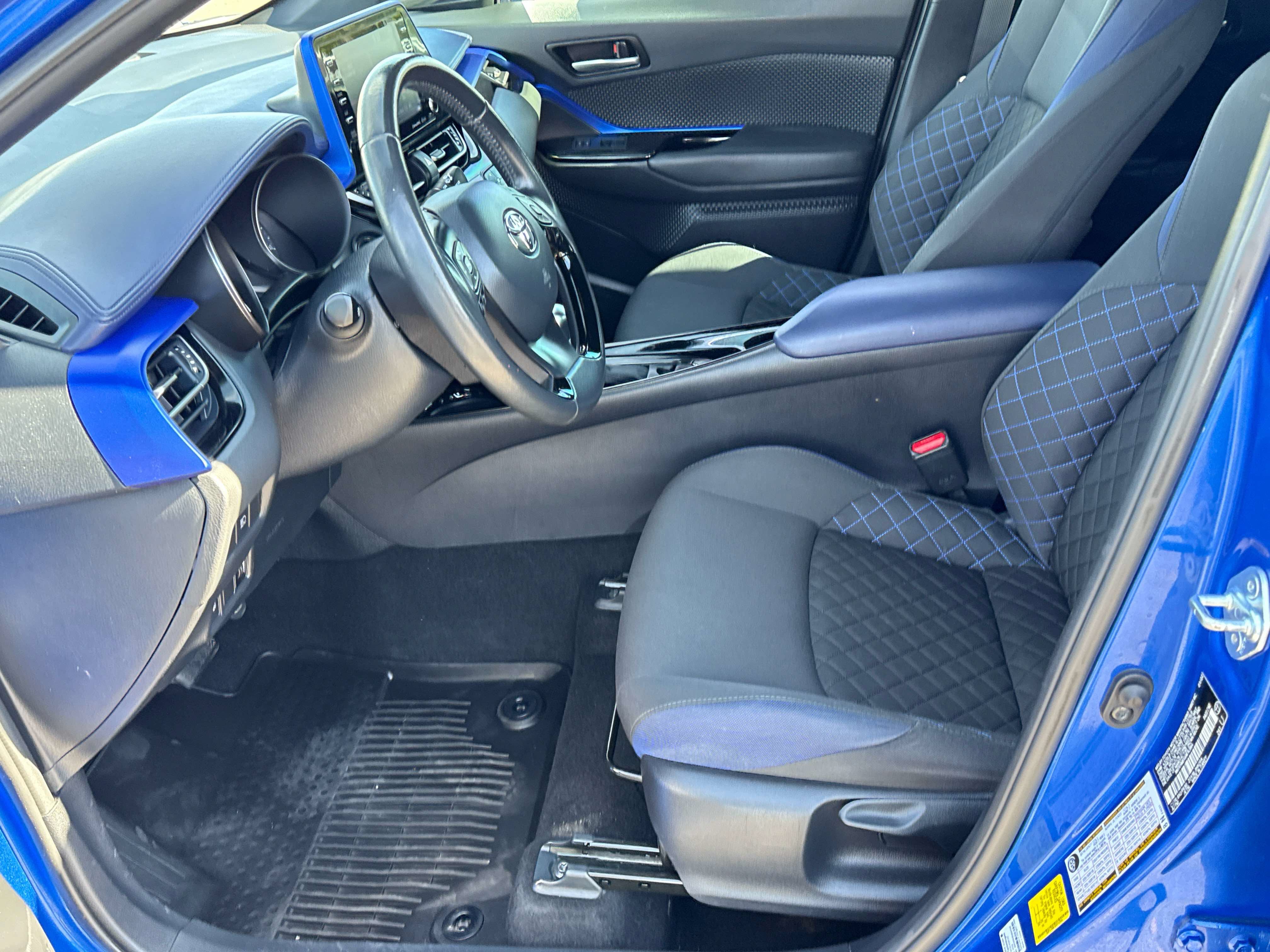 Used 2022 Toyota C-HR XLE FWD image 11