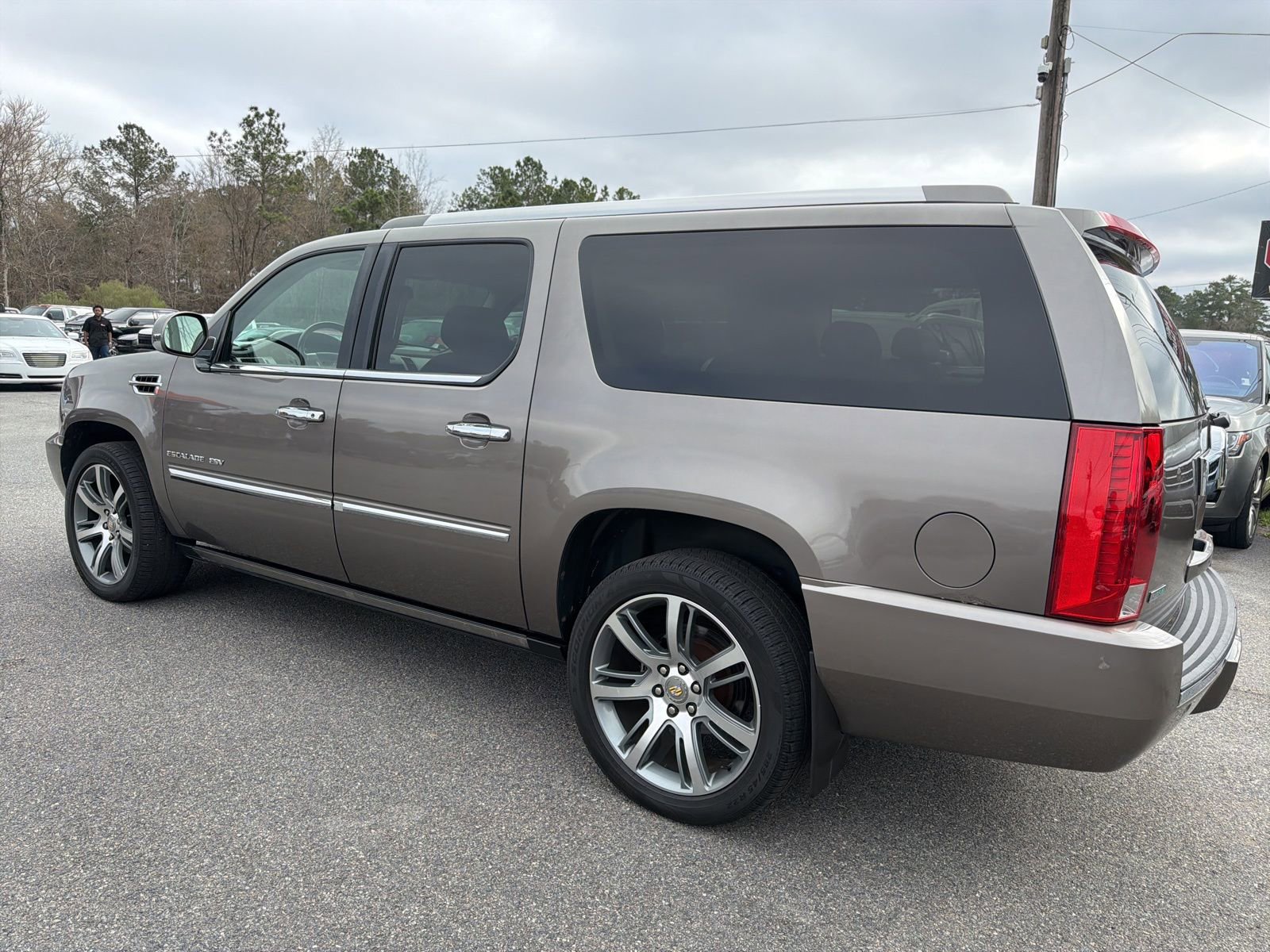 Used 2012 Cadillac Escalade ESV Luxury AWD/4WD image 6