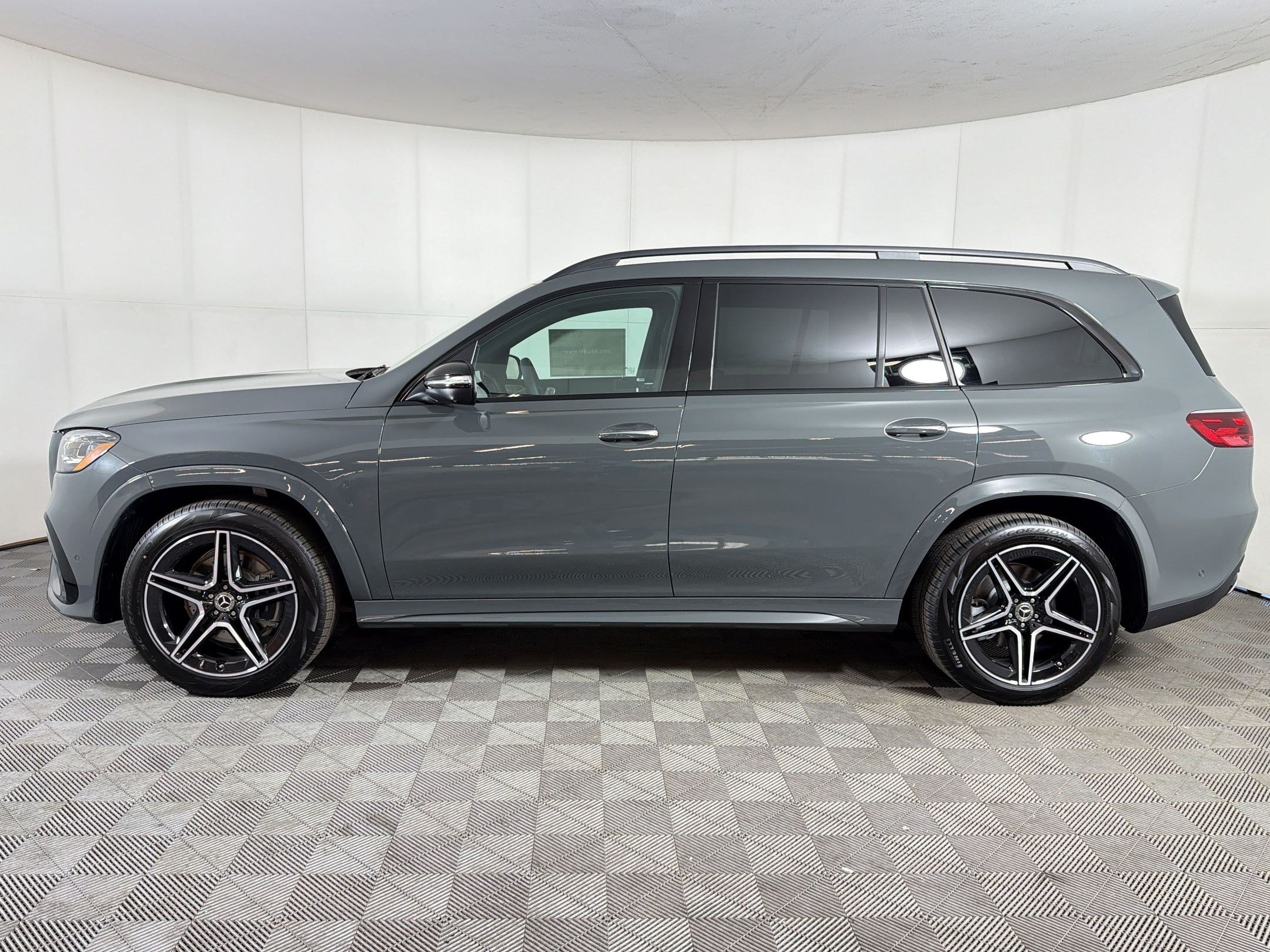 New 2026 Mercedes-Benz GLS 450 4MATIC image 2