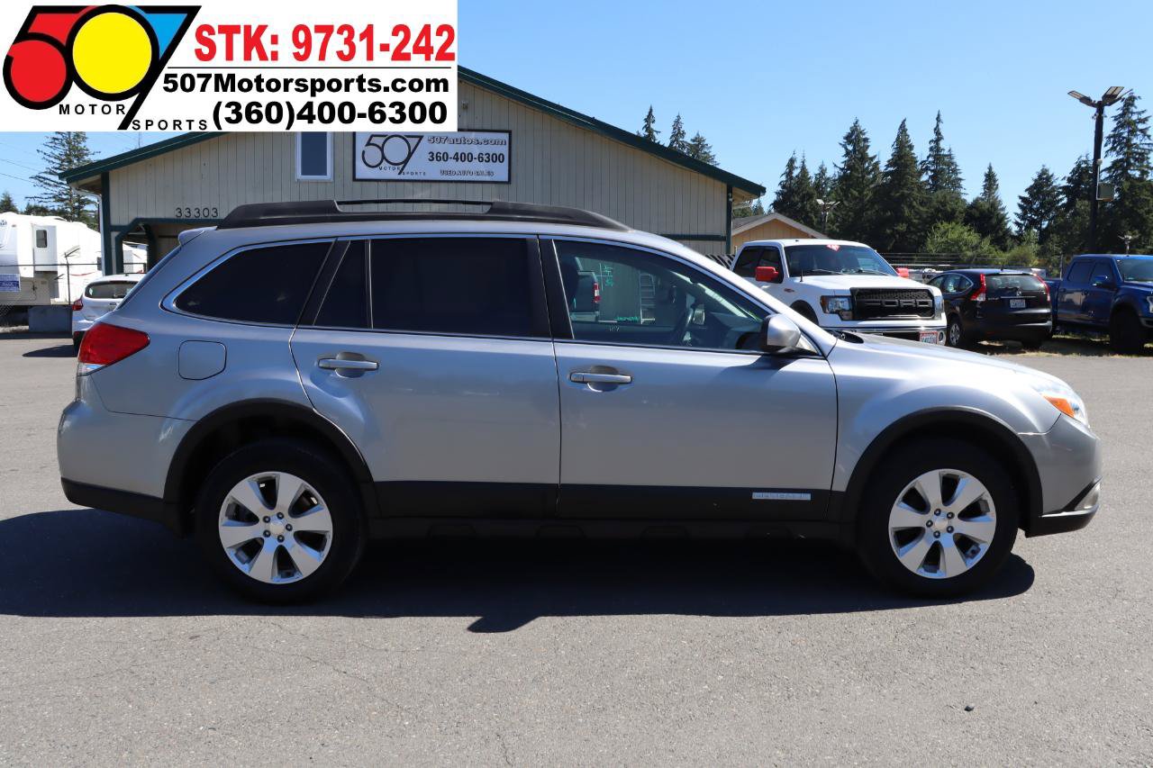 Used 2010 Subaru Outback 2.5i Premium AWD/4WD image 9