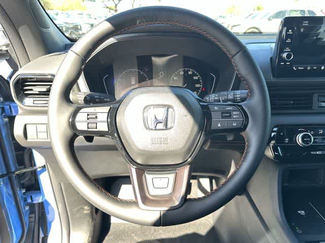 Used 2025 Honda Pilot TrailSport image 13