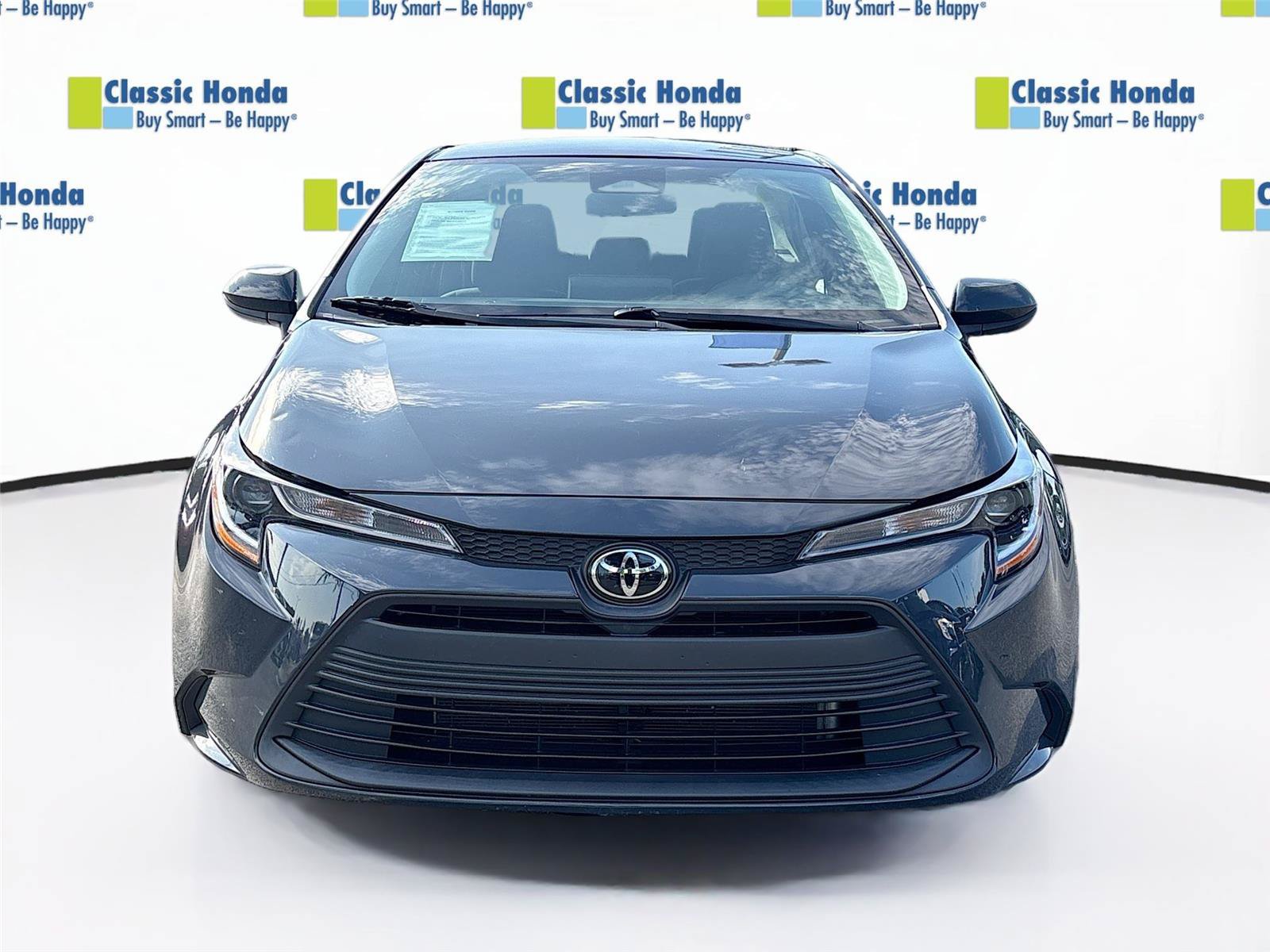 Used 2023 Toyota Corolla LE FWD image 2