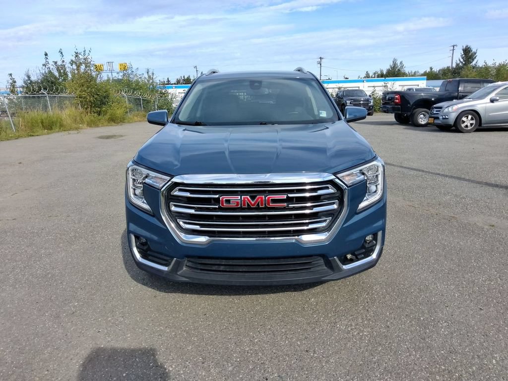 Used 2024 GMC Terrain SLT AWD/4WD image 3