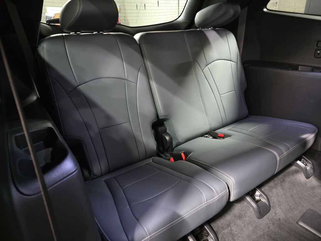 Used 2024 Buick Enclave Essence w/ Technology Package image 12