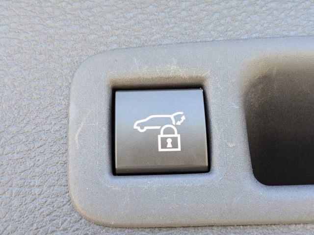 Used 2025 Toyota Sienna Platinum FWD image 15