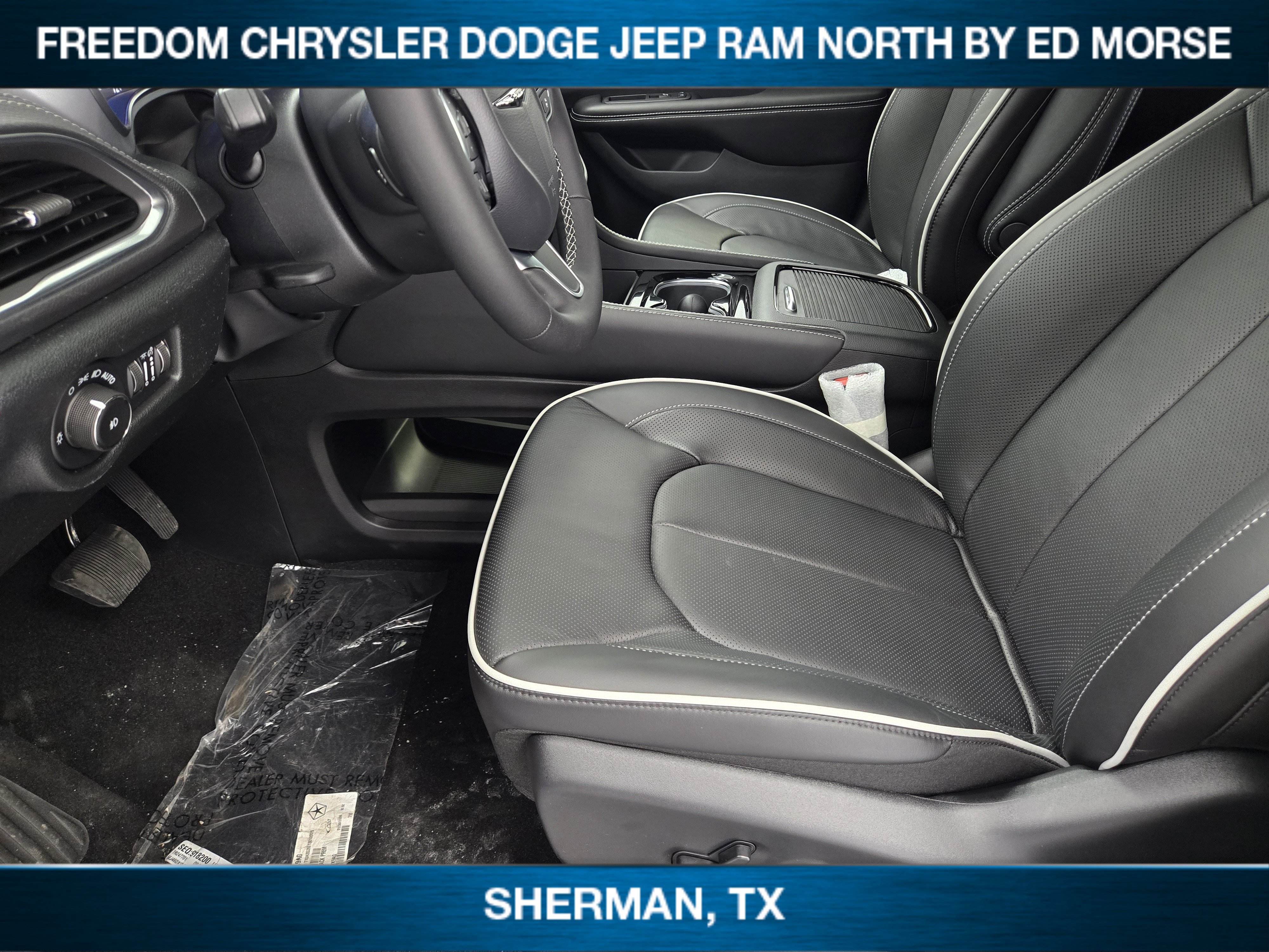 New 2026 Chrysler Pacifica Limited image 8