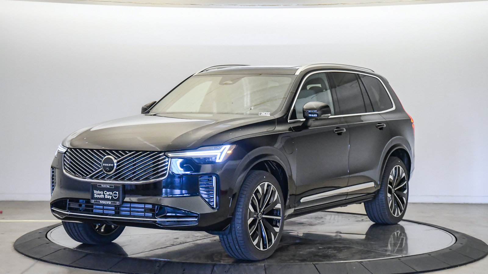 New 2026 Volvo XC90 T8 Plus w/ Protection Package