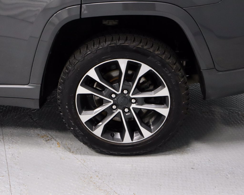 Used 2022 Jeep Grand Cherokee L Overland w/ Luxury Tech Group IV AWD/4WD image 16
