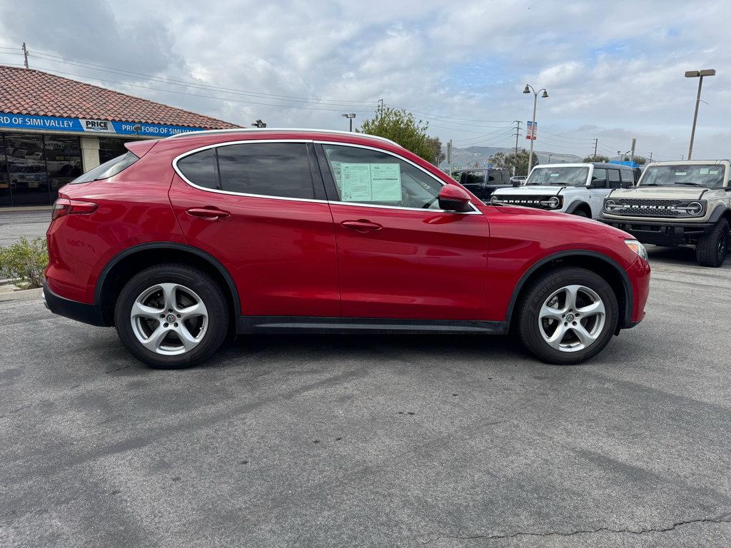 Used 2019 Alfa Romeo Stelvio RWD image 2