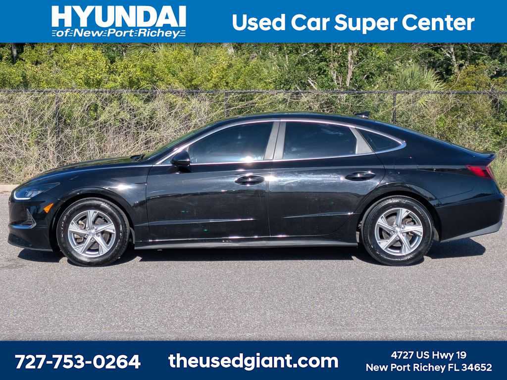 Used 2022 Hyundai Sonata SE w/ Cargo Package FWD image 2