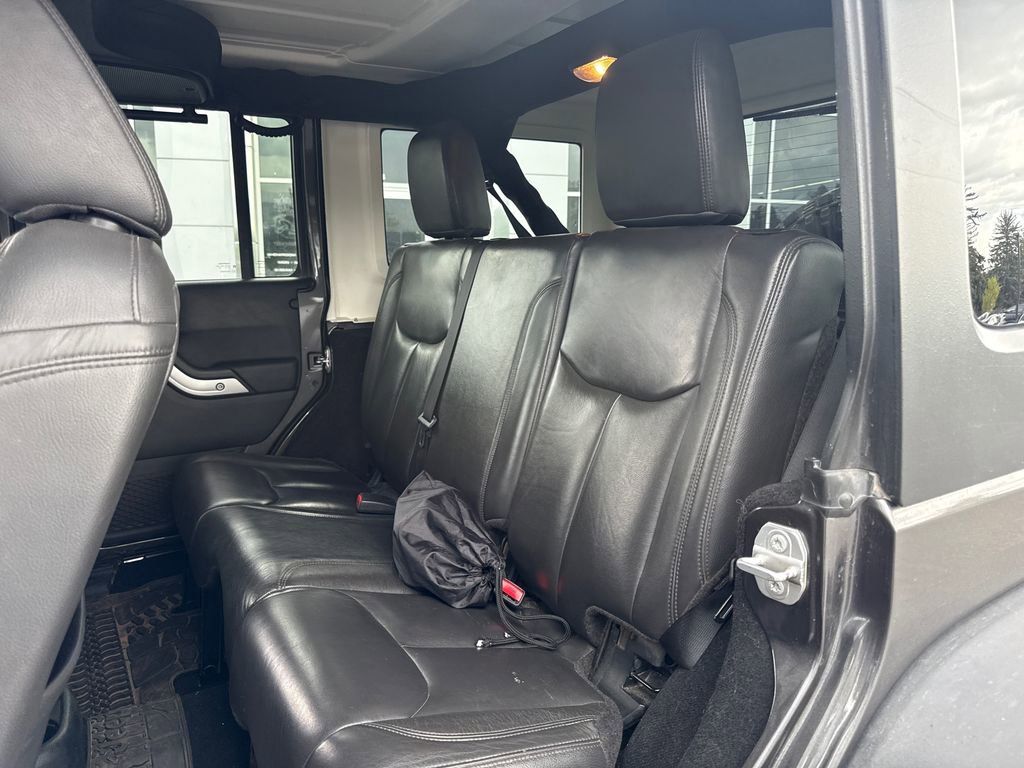 Used 2018 Jeep Wrangler Unlimited Rubicon w/ Cold Weather Group AWD/4WD image 10