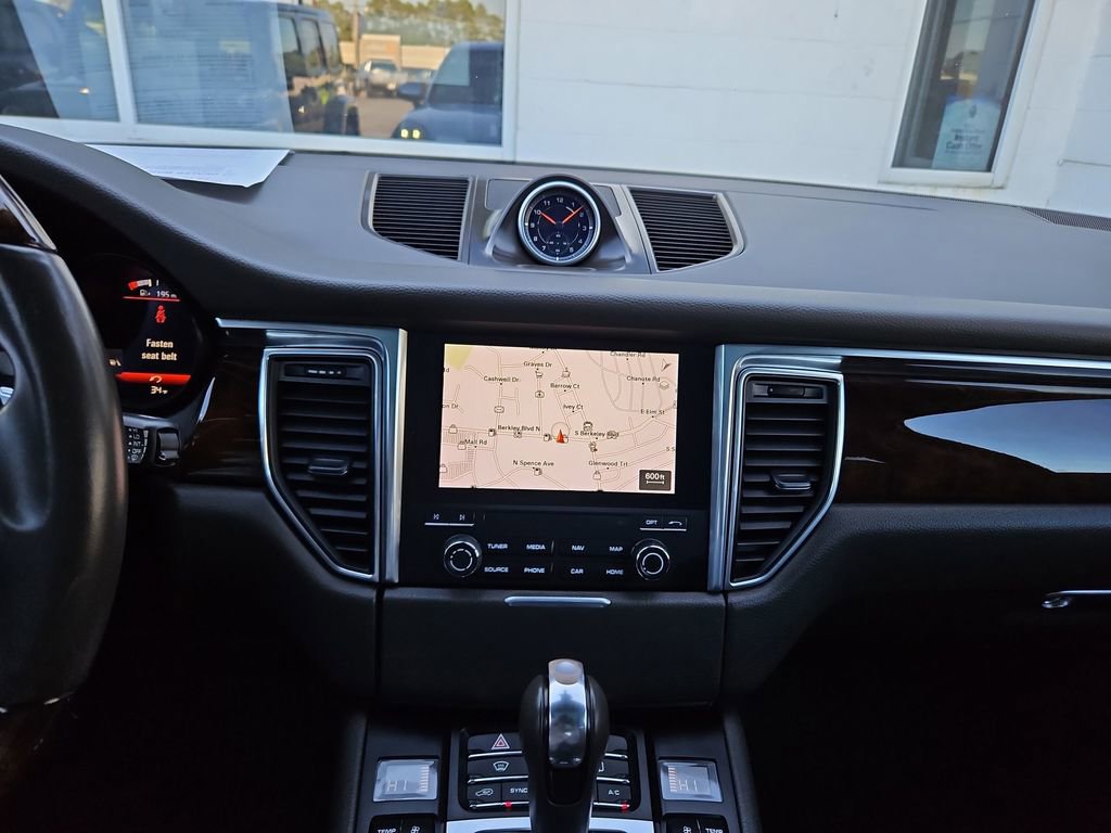 Used 2017 Porsche Macan Base image 15