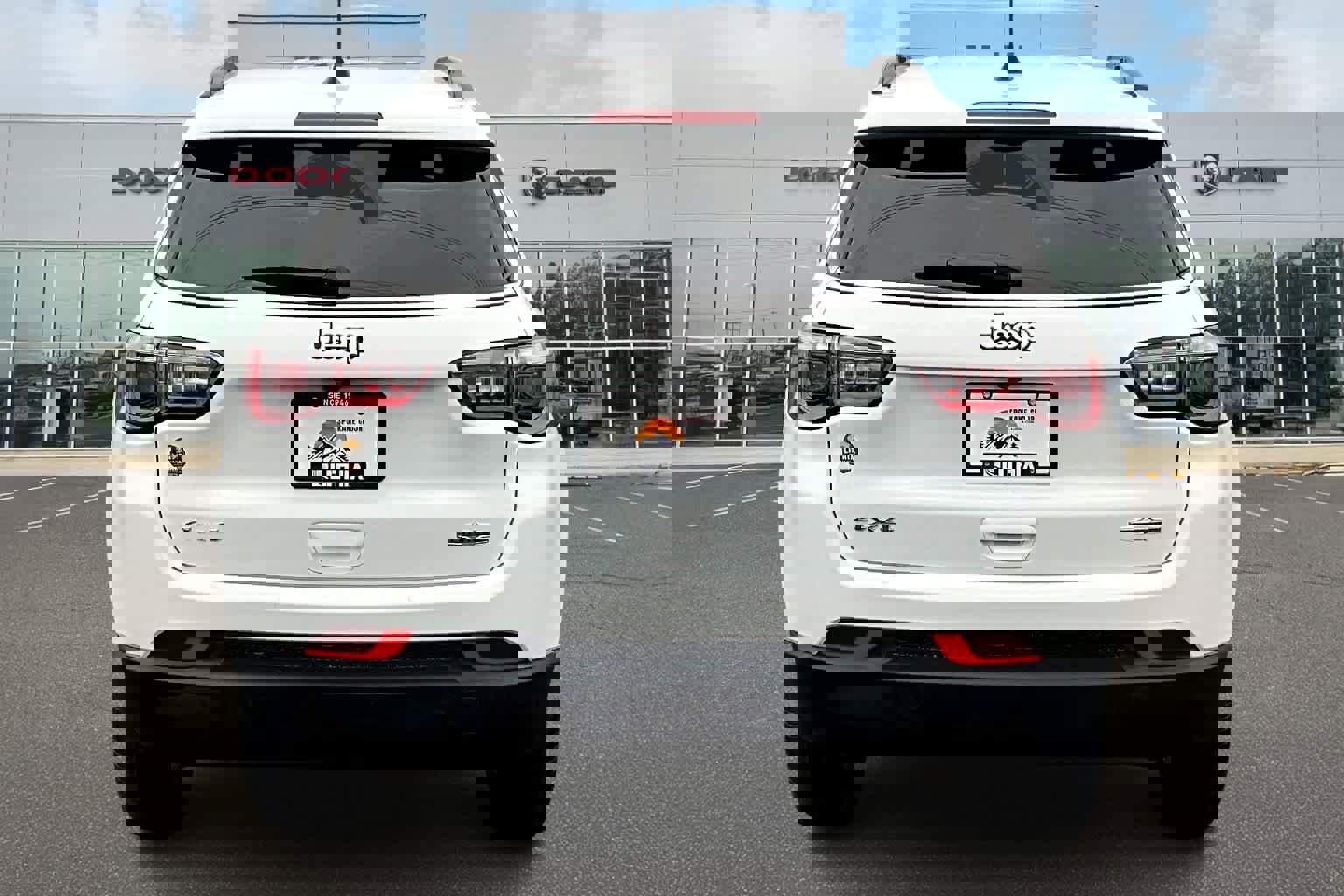 Used 2024 Jeep Compass Latitude image 8