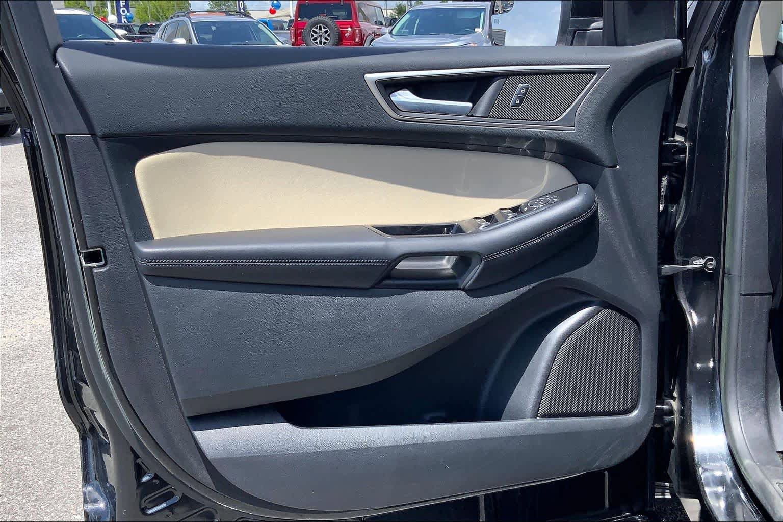 Used 2015 Ford Edge SEL FWD image 21