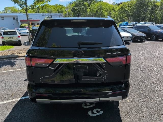 Used 2023 Toyota Sequoia Limited w/ Tow Technology Package AWD/4WD image 4
