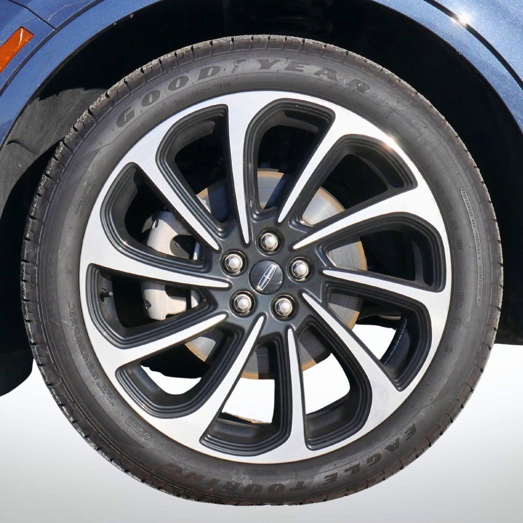 Used 2024 Lincoln Nautilus Black Label image 11