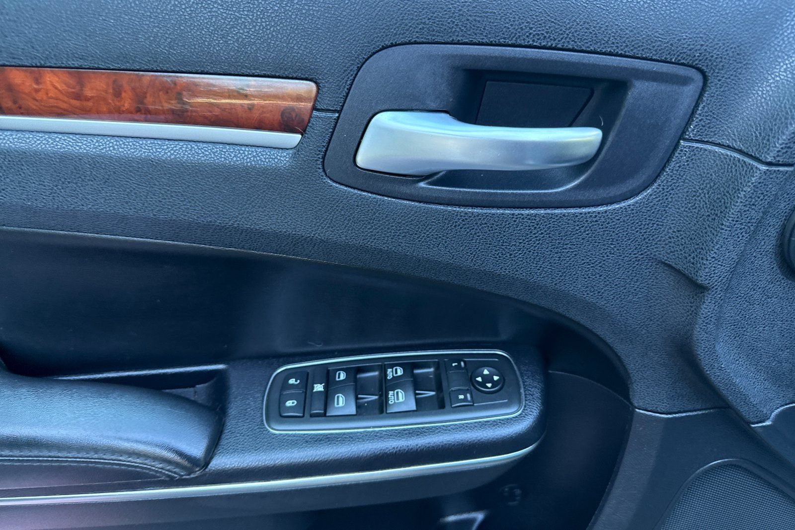 Used 2012 Chrysler 300 RWD image 12