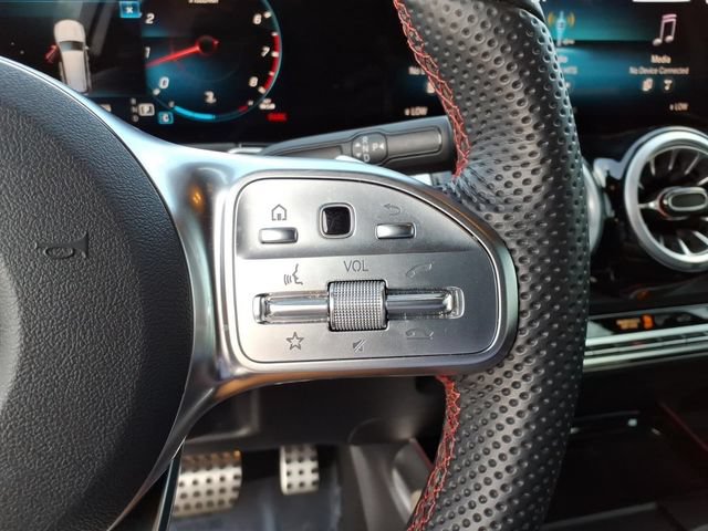 Used 2023 Mercedes-Benz GLB 35 AMG 4MATIC image 19