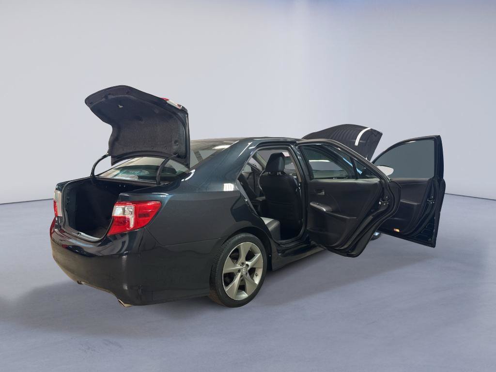 Used 2014 Toyota Camry SE FWD image 14