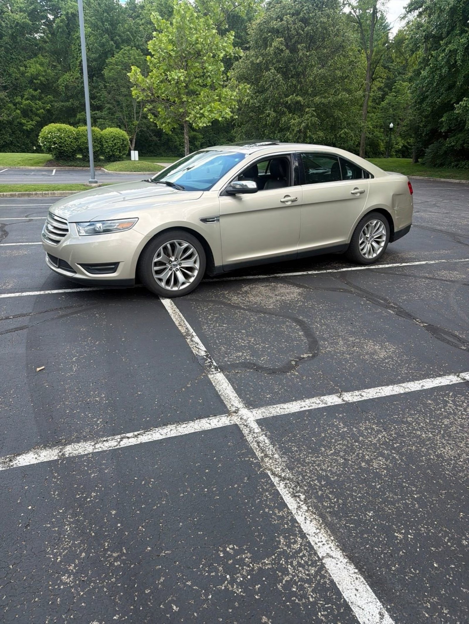Used 2017 Ford Taurus Limited FWD image 17