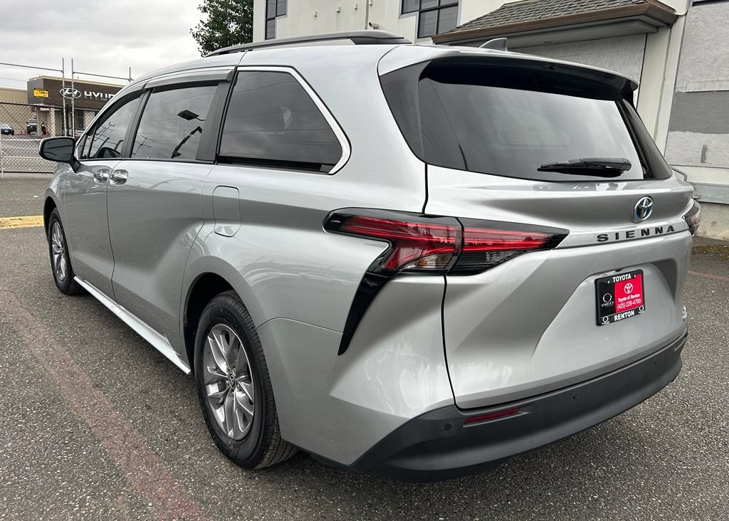 Certified 2022 Toyota Sienna XLE w/ XLE Plus Package FWD image 7