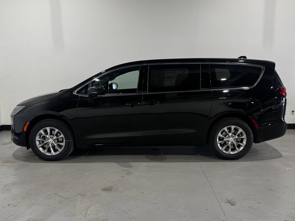 New 2027 Chrysler Pacifica Select w/ Family Tech Group AWD/4WD image 14
