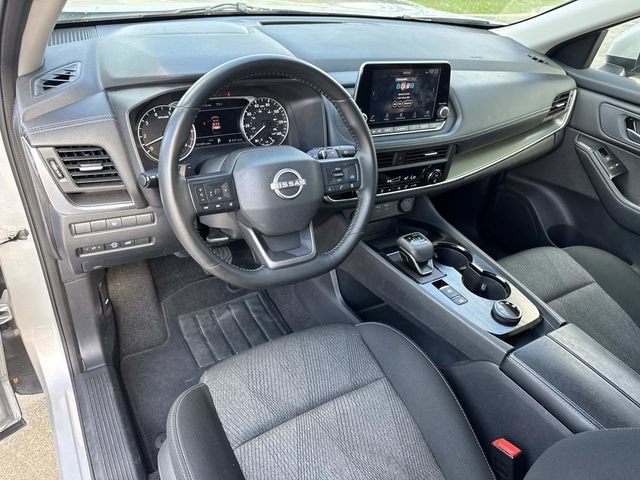Used 2025 Nissan Rogue SV image 24