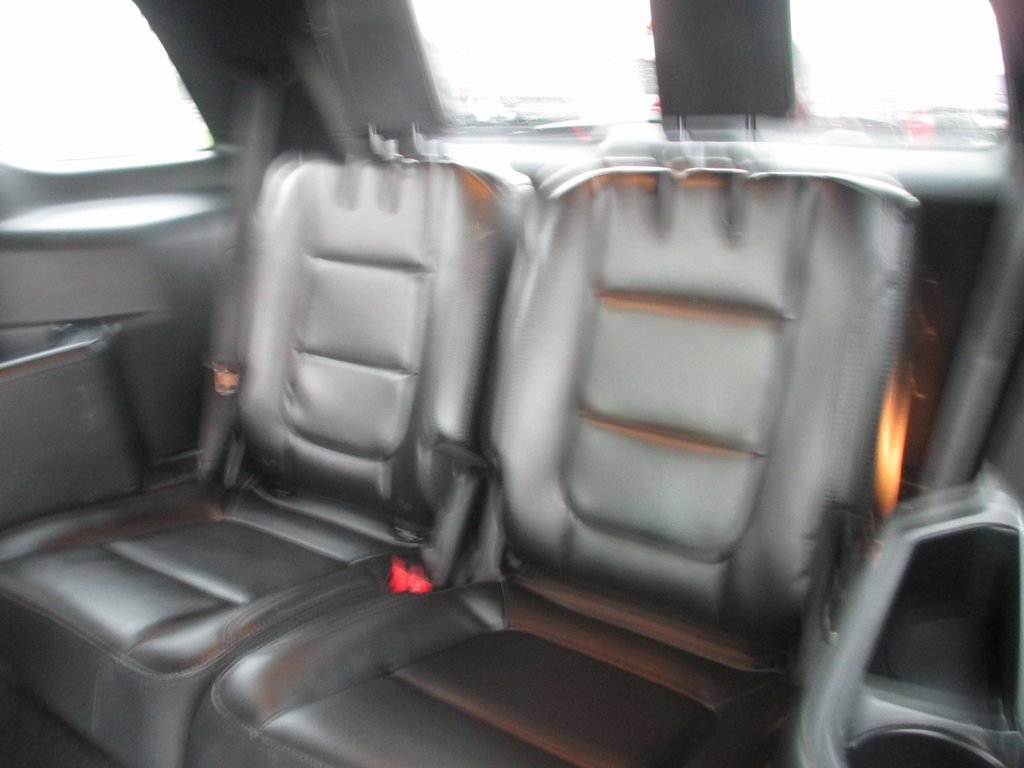 Used 2018 Ford Explorer XLT w/ Equipment Group 202A image 18
