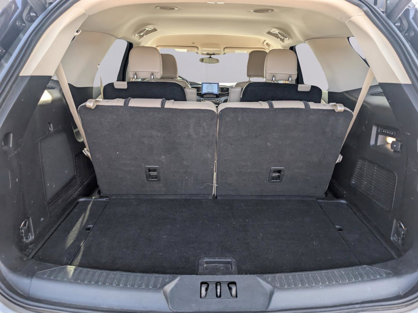 Used 2020 Ford Explorer Limited image 32