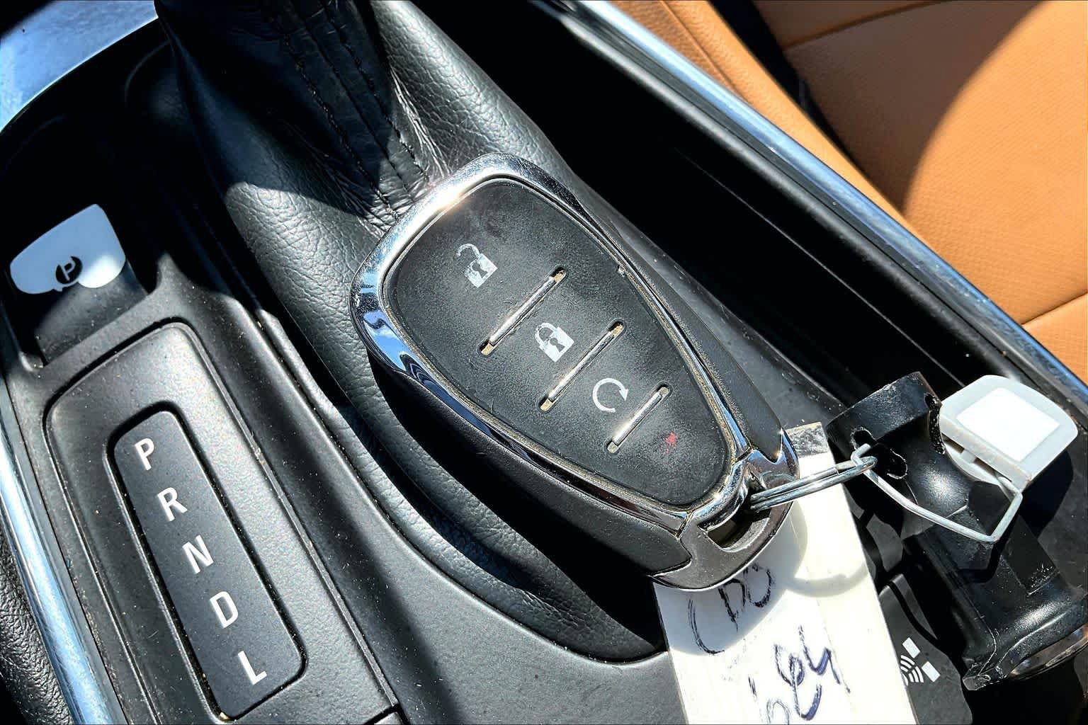 Used 2017 Chevrolet Volt Premier w/ Driver Confidence II Package FWD image 15