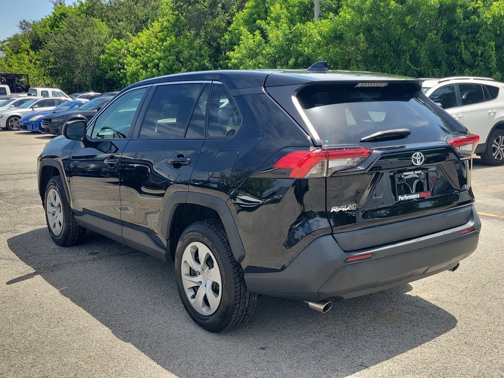 Used 2022 Toyota RAV4 LE FWD image 8