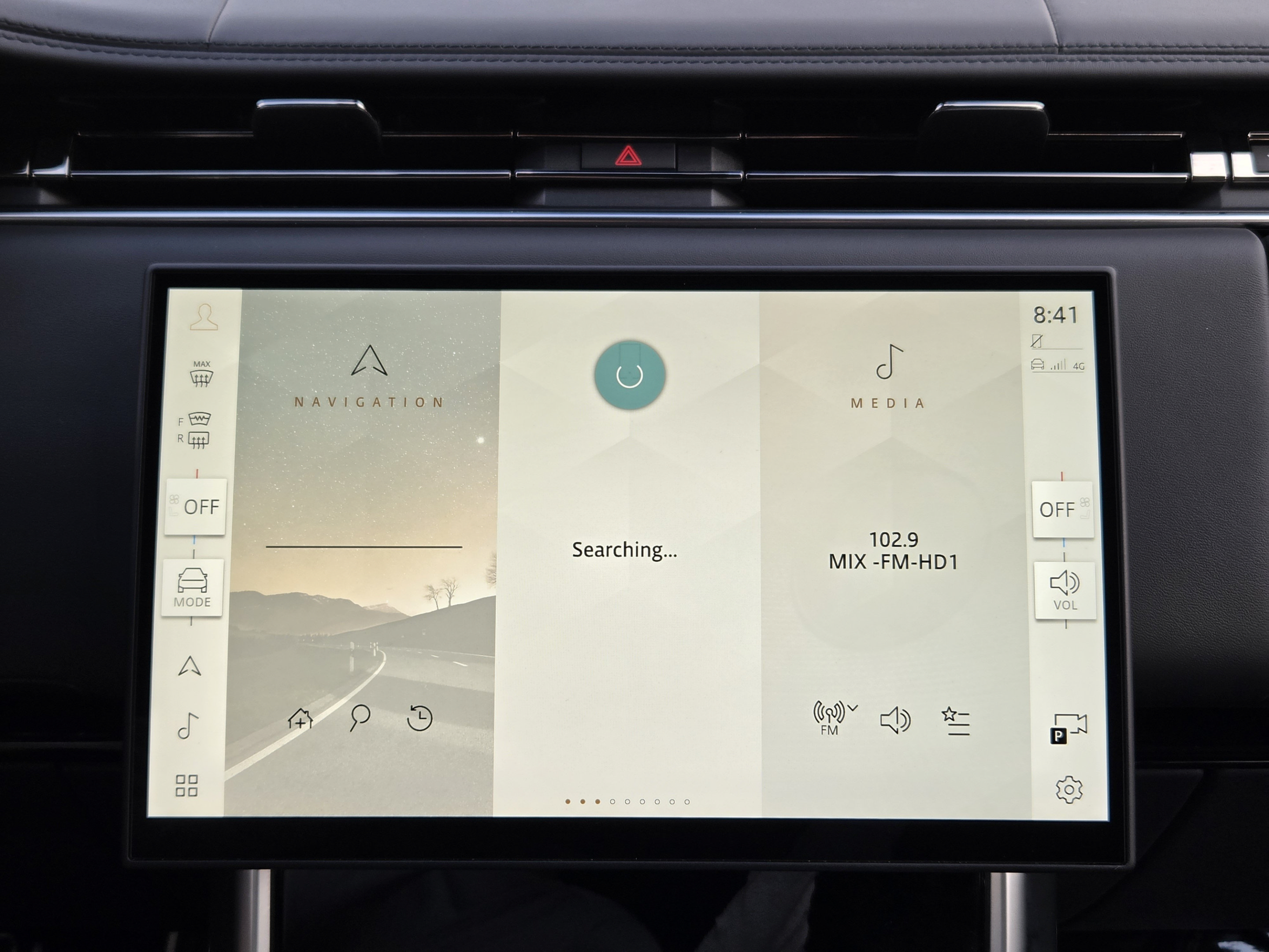 Certified 2025 Land Rover Range Rover SE AWD/4WD image 13