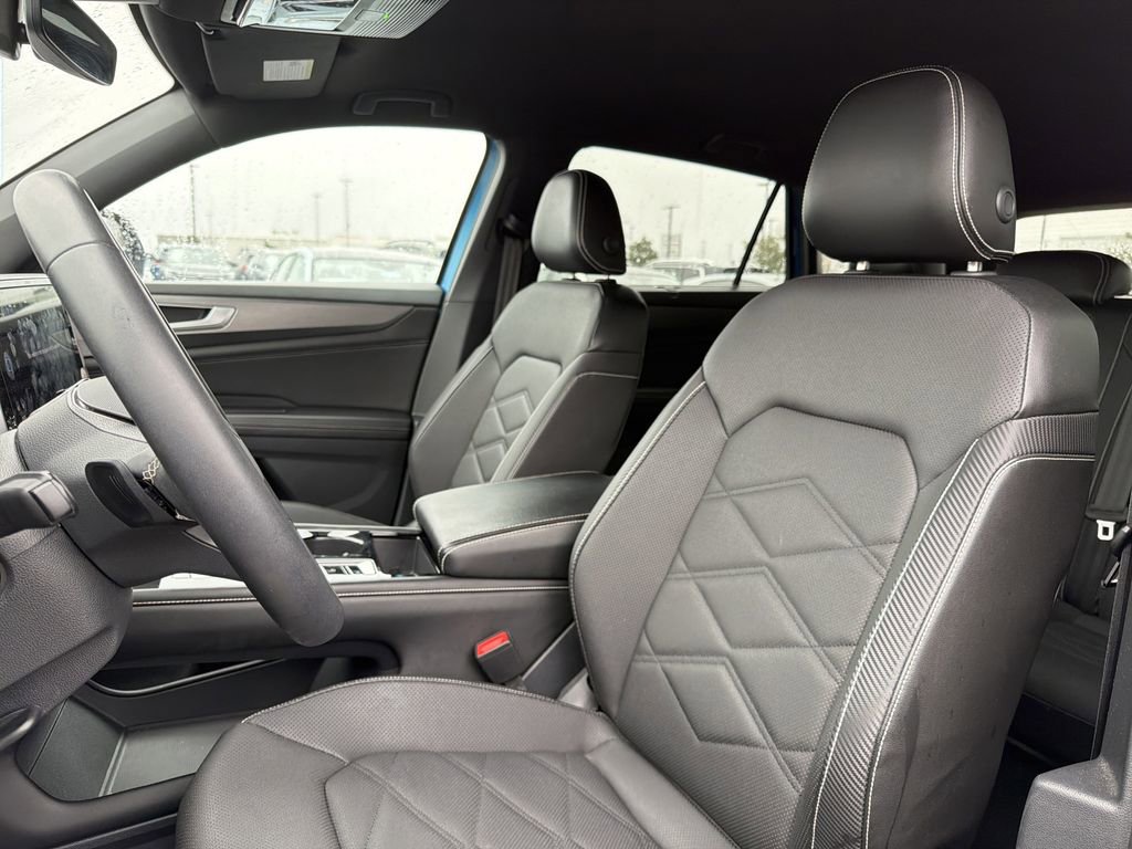 Used 2024 Volkswagen Atlas Cross Sport SE image 12