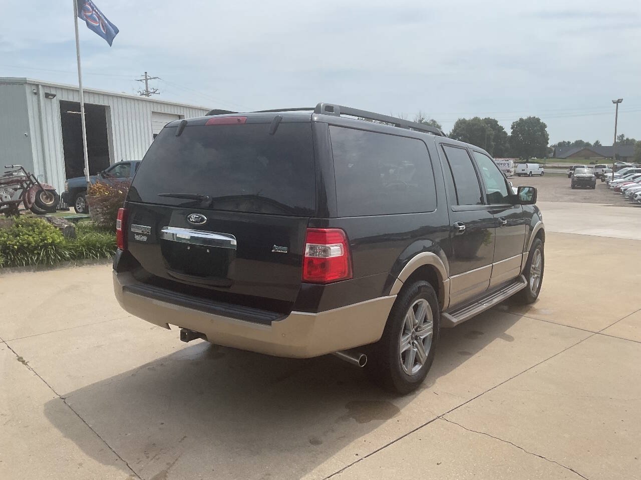 Used 2014 Ford Expedition EL XLT w/ Equipment Group 202A AWD/4WD image 8