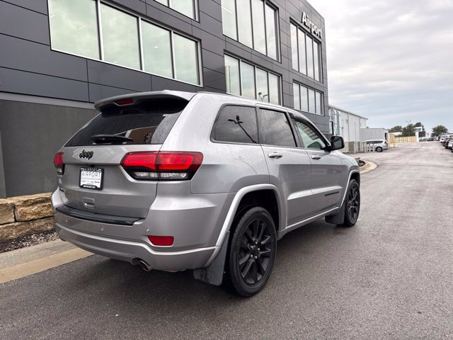 Used 2018 Jeep Grand Cherokee Altitude AWD/4WD image 3