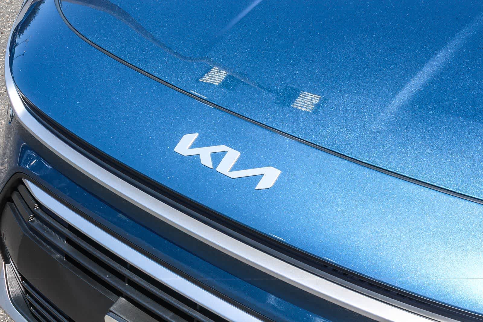 Used 2025 Kia Niro EX FWD image 14
