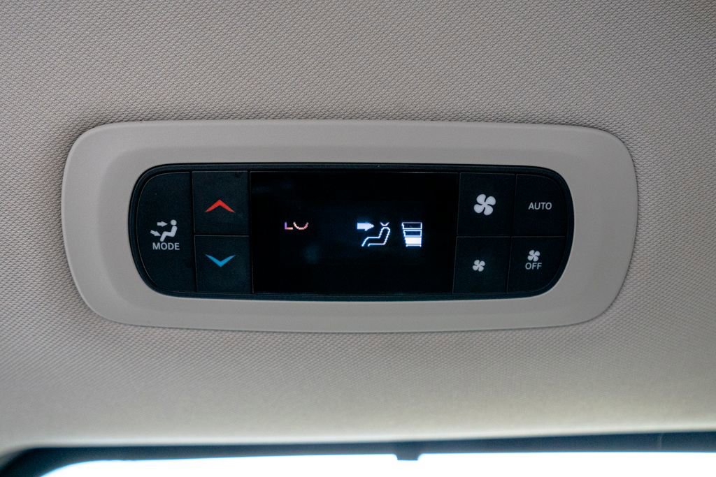 Used 2024 Chrysler Pacifica Touring-L image 36