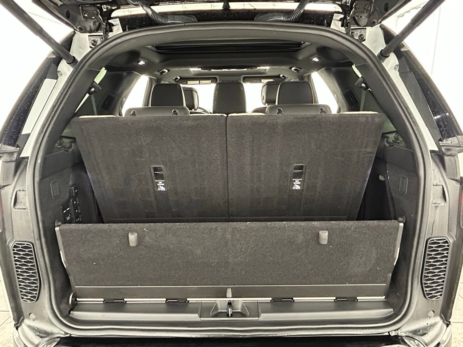 Used 2023 Land Rover Discovery HSE R-Dynamic image 39