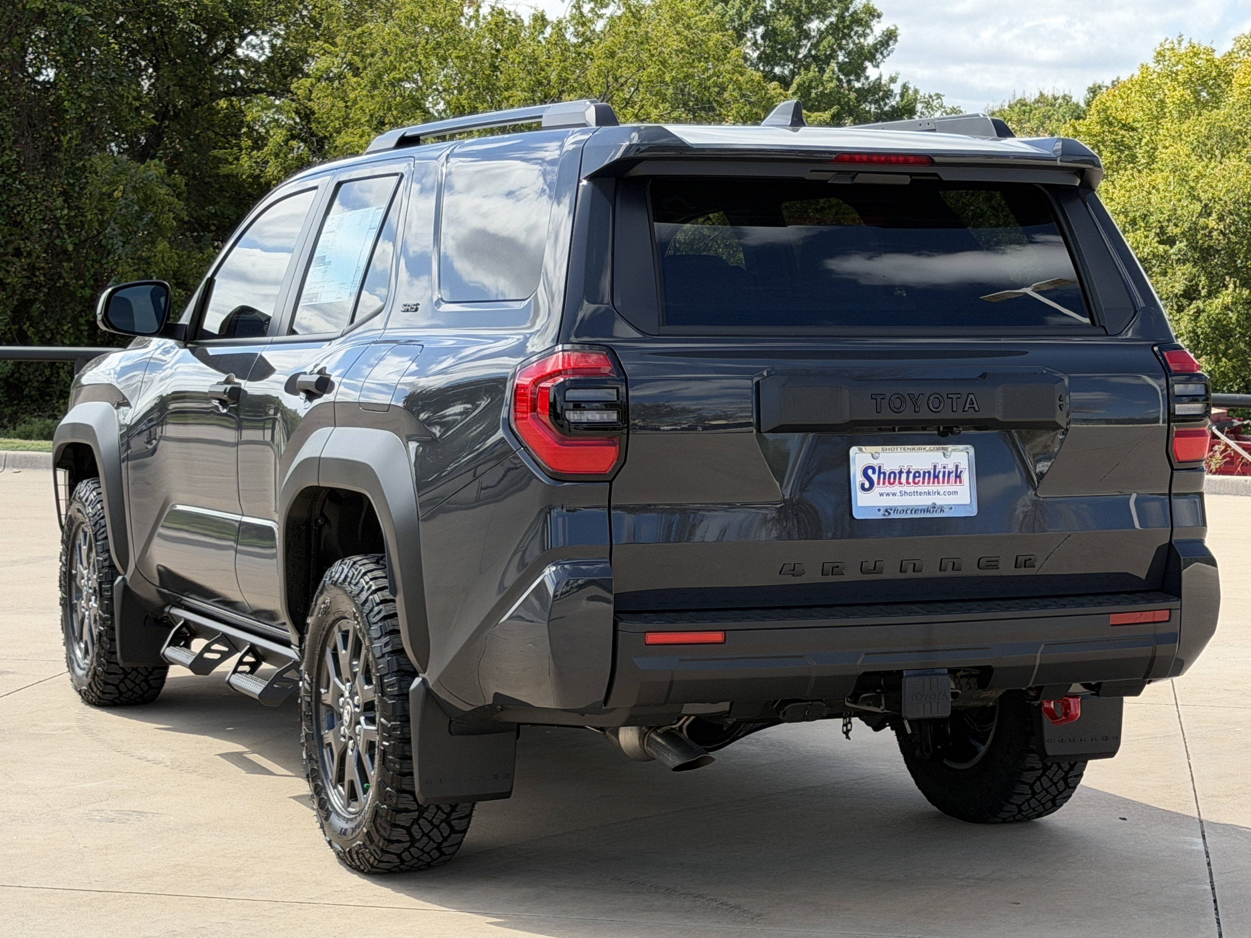 New 2026 Toyota 4Runner SR5 AWD/4WD image 4