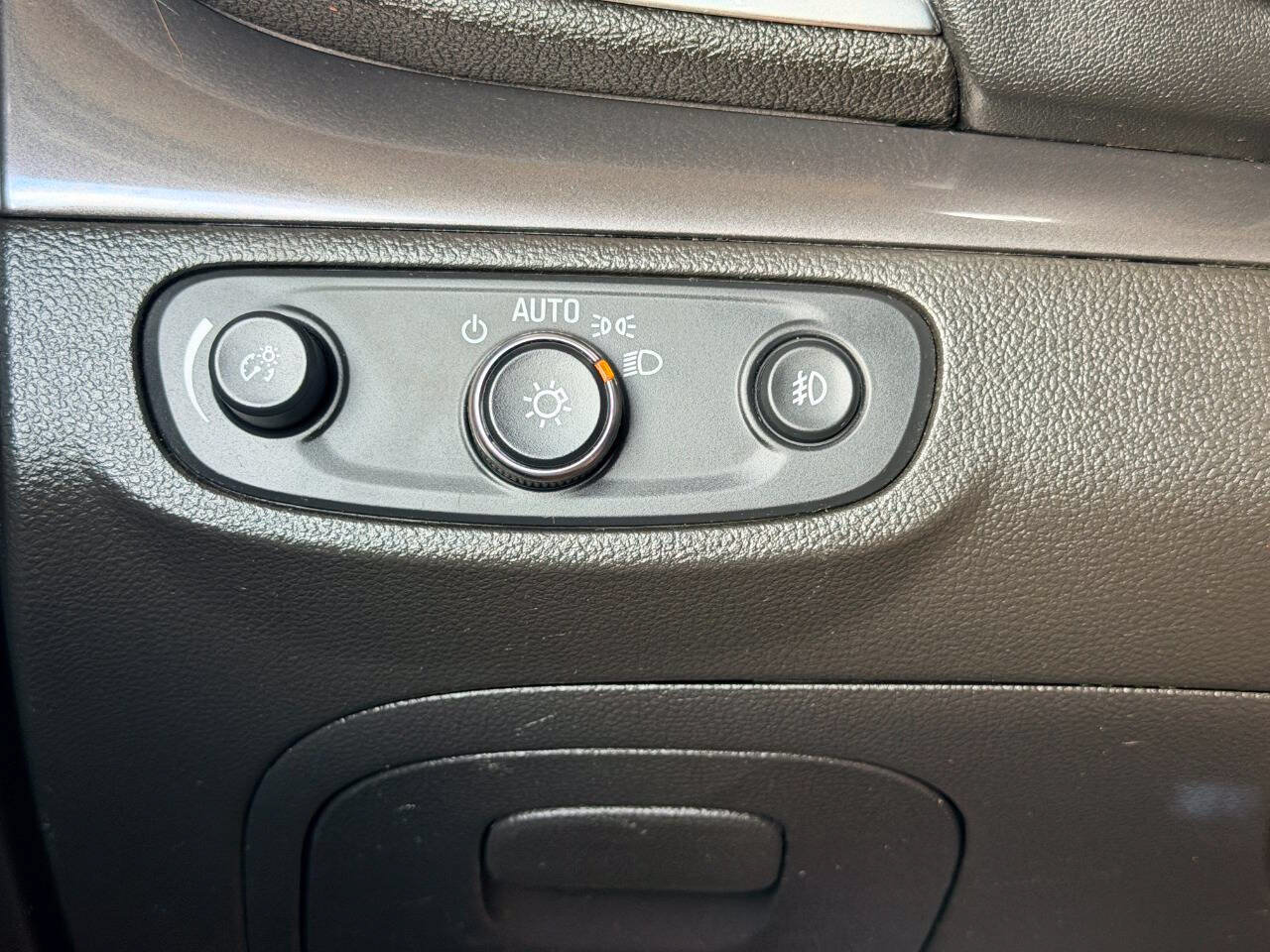 Used 2017 Buick Encore Essence FWD image 33