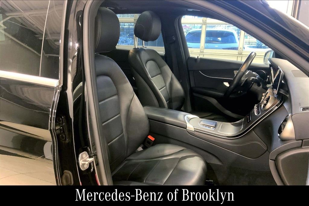 Used 2021 Mercedes-Benz GLC 300 4MATIC image 9