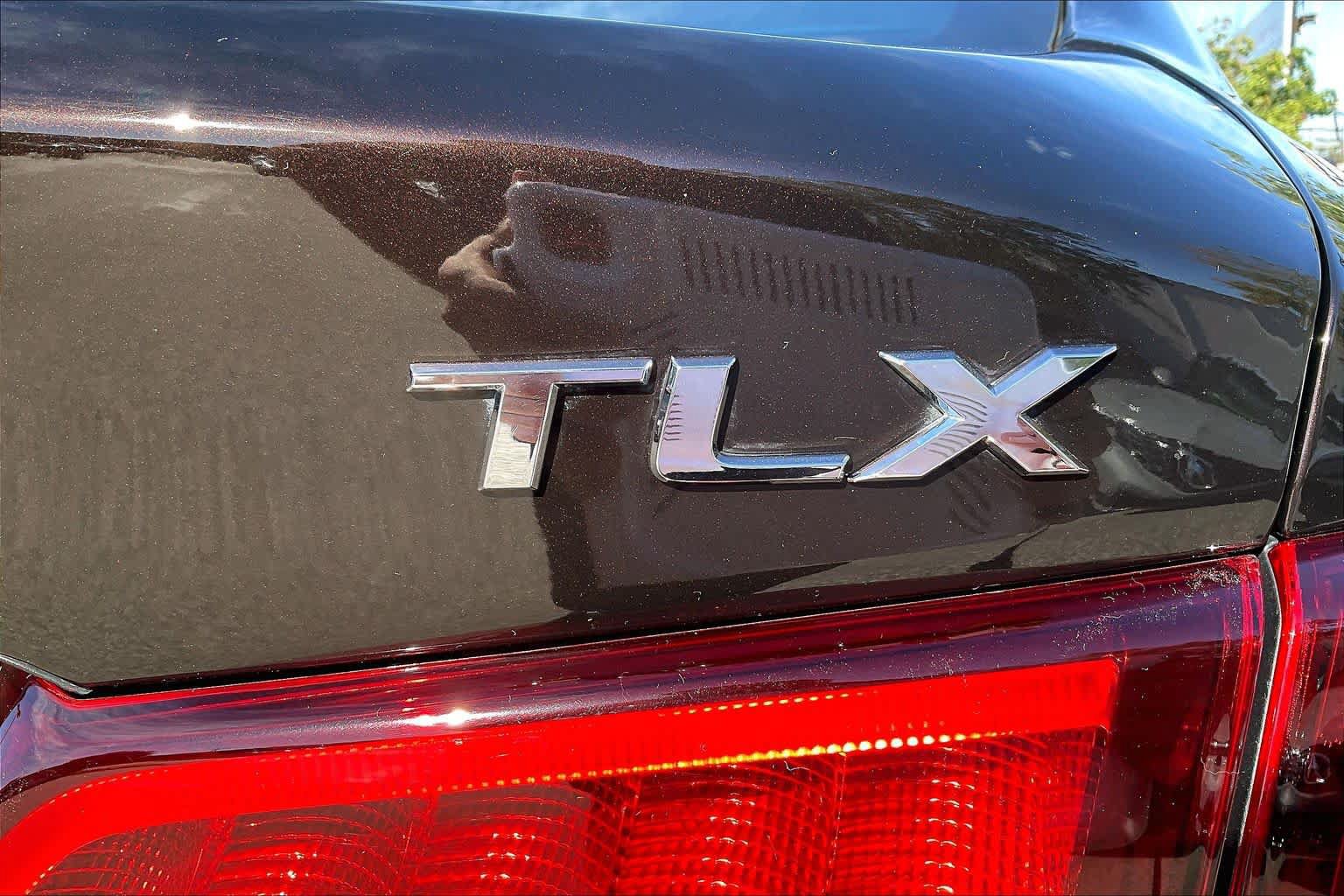 Used 2017 Acura TLX w/ Technology Package FWD image 10