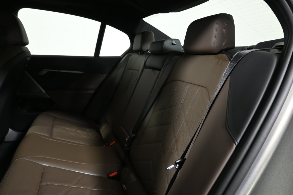 Used 2026 BMW 530i xDrive AWD/4WD image 4