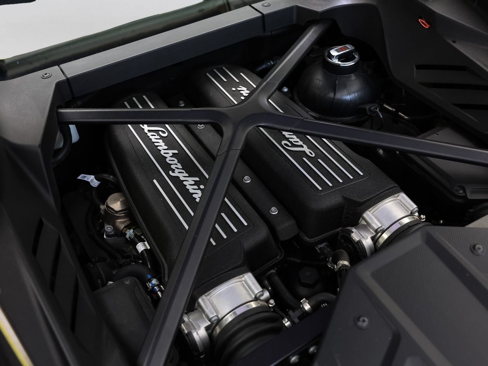 Used 2020 Lamborghini Huracan EVO RWD image 7