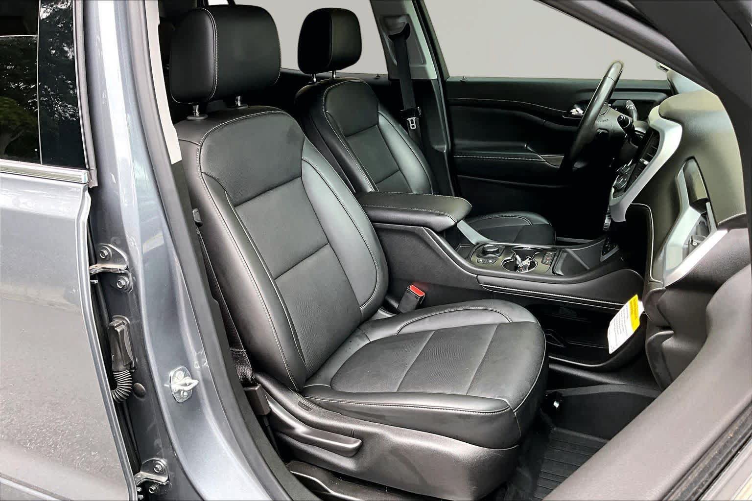 Used 2021 GMC Acadia SLT w/ LPO, Floor Liner Package FWD image 9
