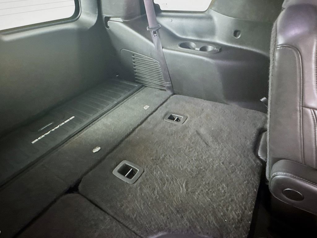 Used 2016 Cadillac Escalade Platinum image 30