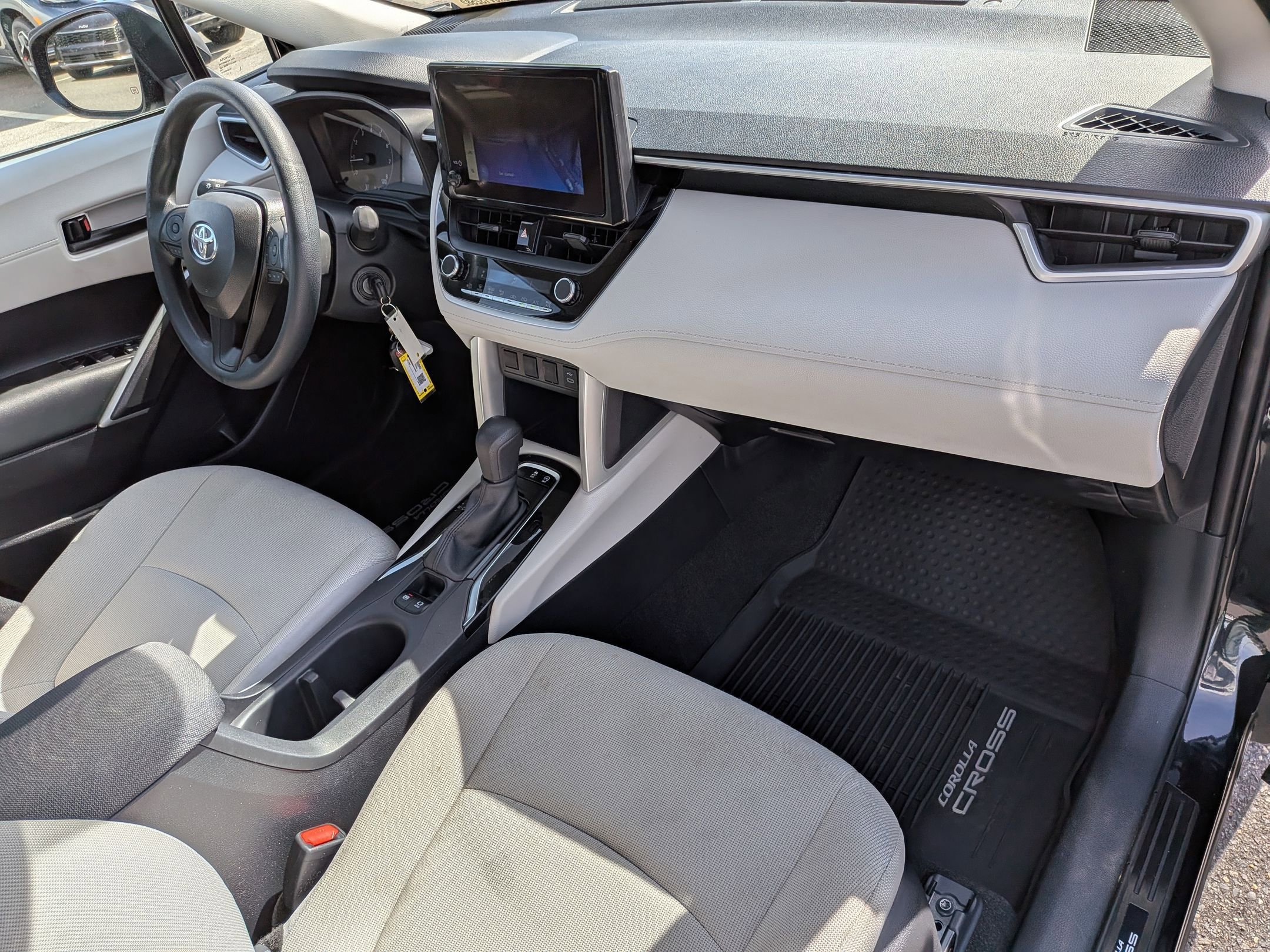 Used 2025 Toyota Corolla Cross L AWD/4WD image 36