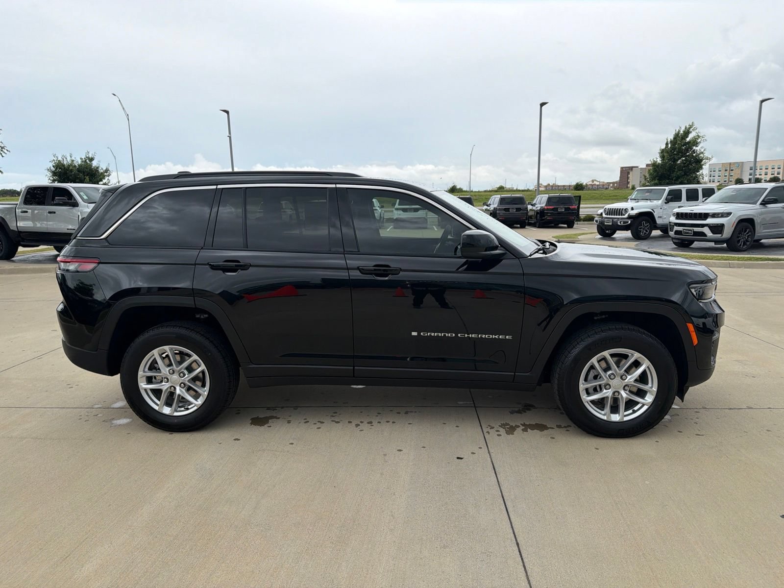 New 2026 Jeep Grand Cherokee Laredo AWD/4WD image 6