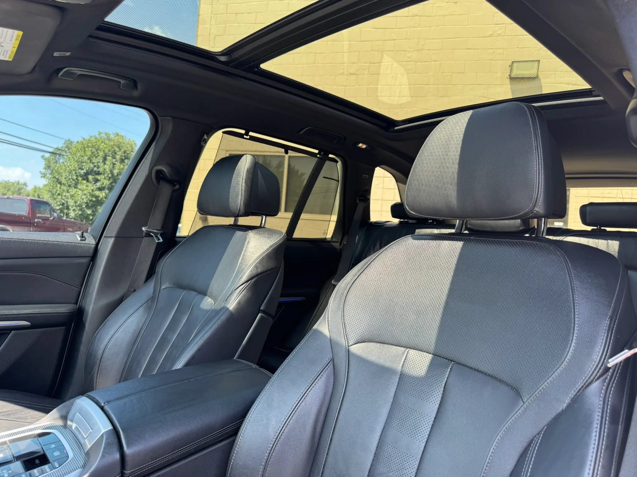 Used 2021 BMW X5 xDrive40i w/ M Sport Package AWD/4WD image 26
